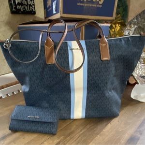 Michael Kors extra large Blue bag with matching wallet